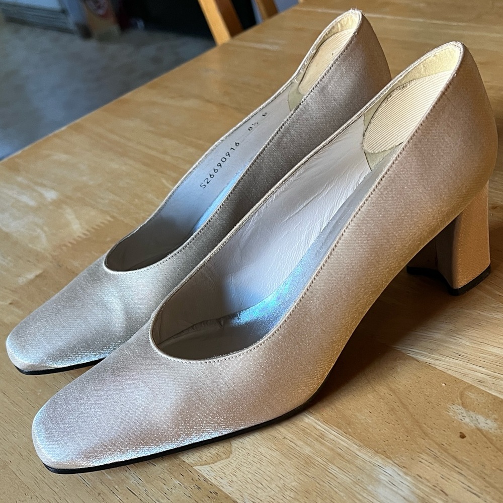 Stuart Weitzman vintage leather sole square toe shimmer Tan three inch heels 8.5